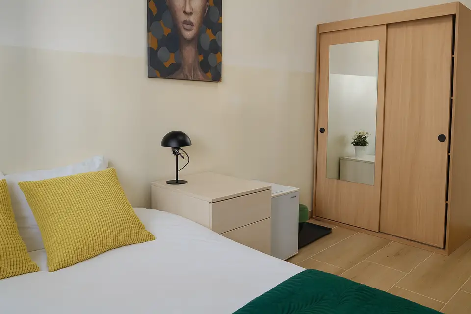 room in Wola 4