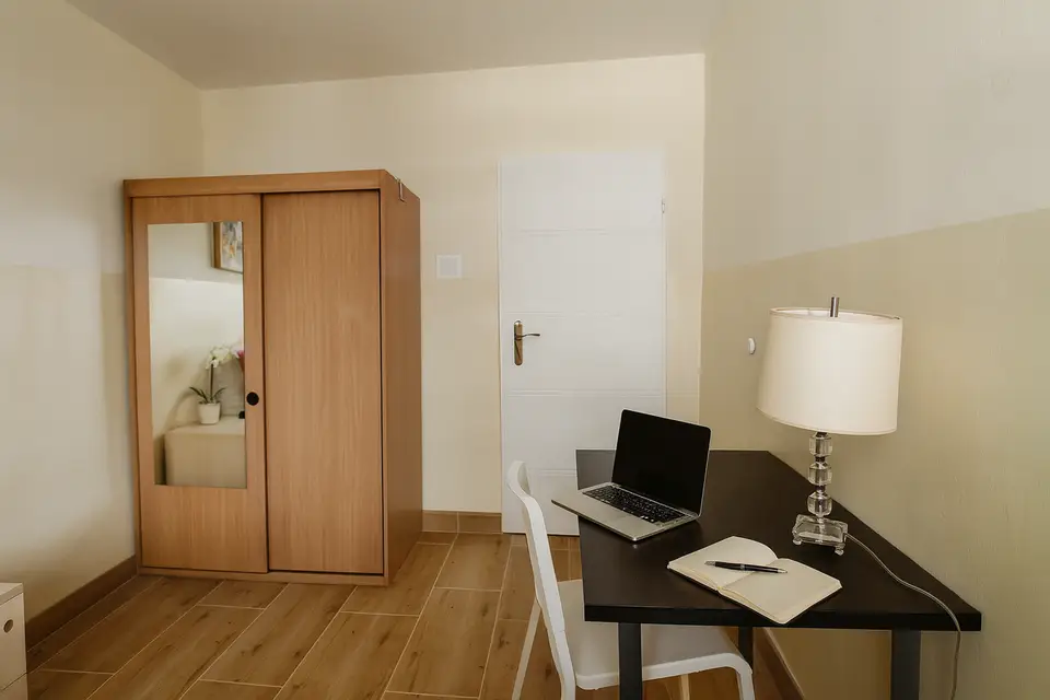 room in Wola 4
