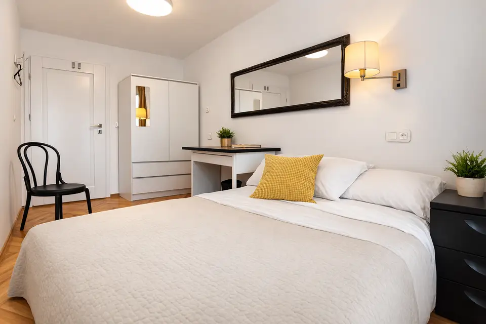 room in Wola 1