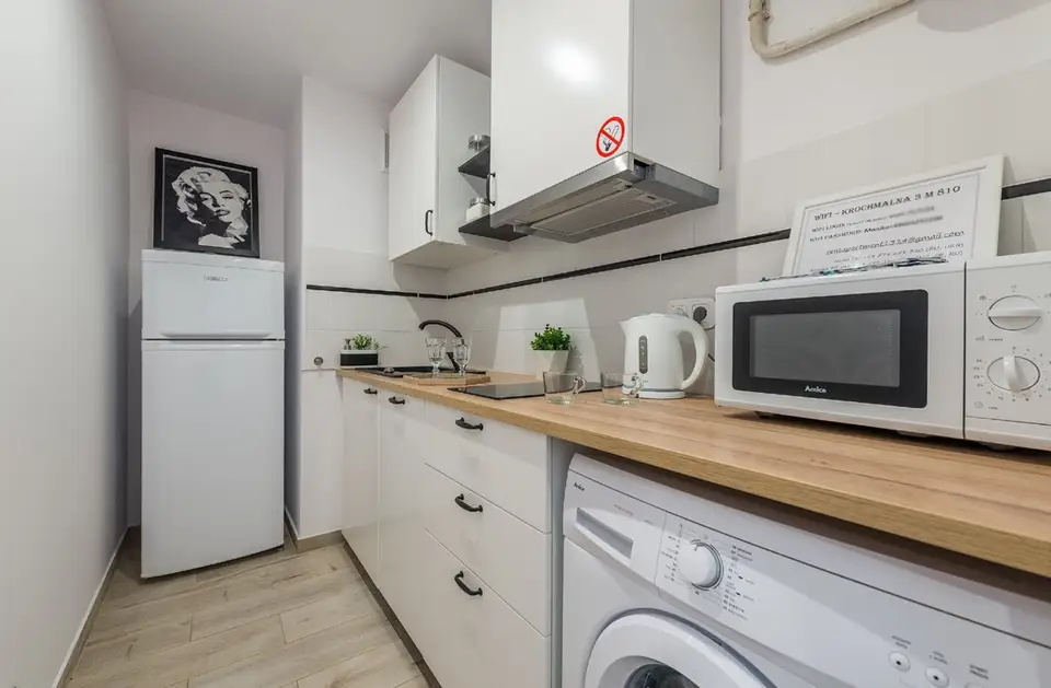 room in Wola 7